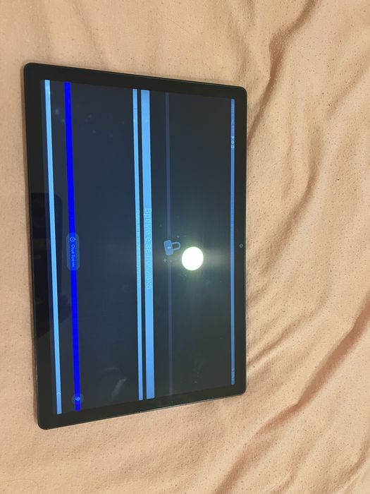 Продавам таблет Samsung A8 X200