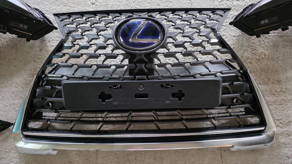 Решетка, фарове и спойлер за Lexus UX