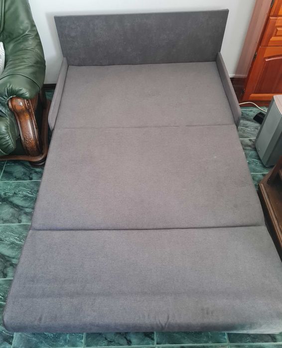 Сив разтегателен диван с функция Сън