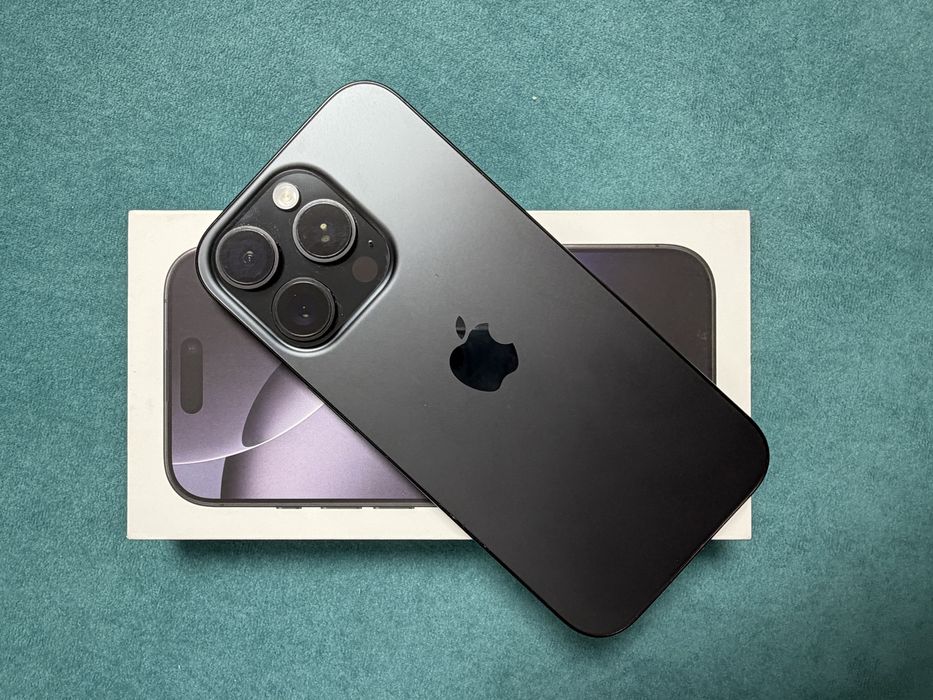 Продам айфон 16 про 256гб