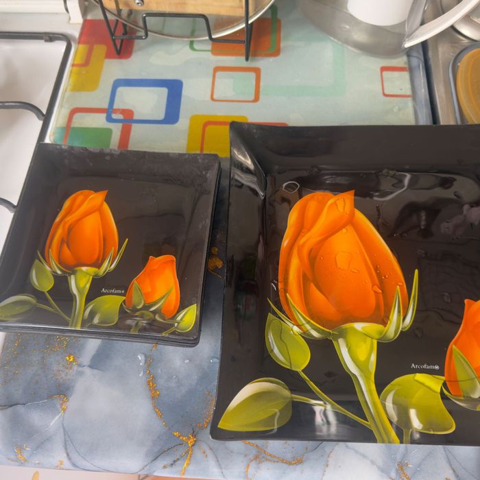 Продается набор 6 тарелок + блюдо