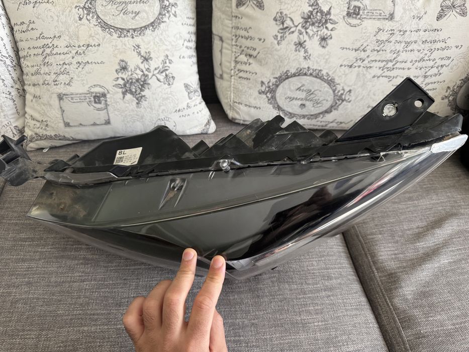 стъкло капак ляф фар мазда 3 2017