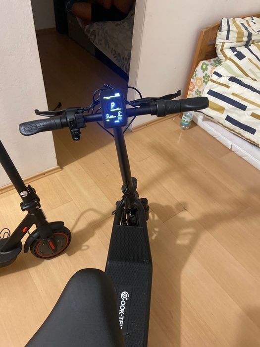 Vând trotineta aproape noua