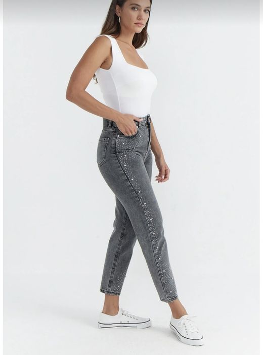 Нови дамски дънки с камъни