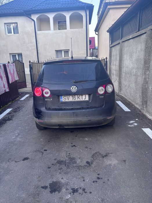 Vând golf 5 plus in stare bună de funcționare