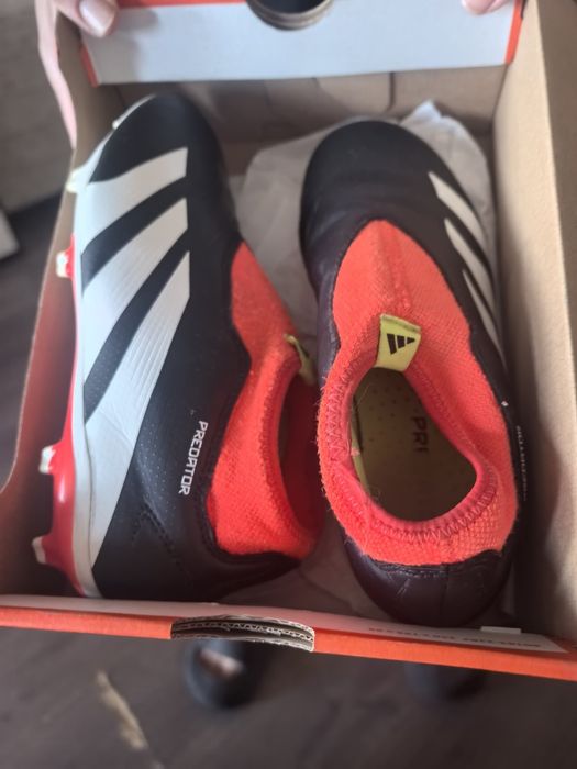 Продавам детски футболни обувки различни видове