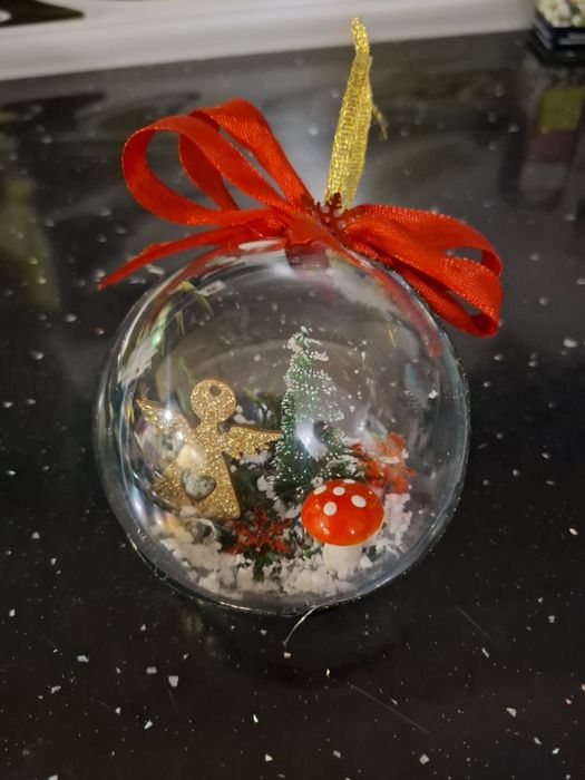 Продавам нови новогодишни топки.