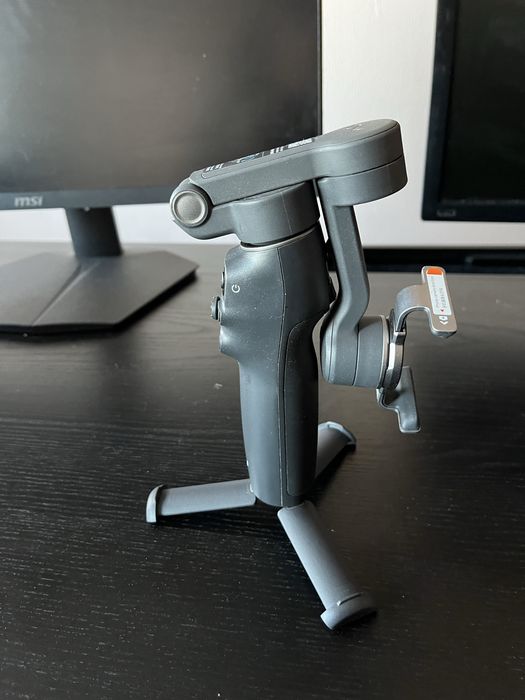 Gimbal/Stabilizator/Selfie Stick DJI Osmo Mobile 7 pentru telefon