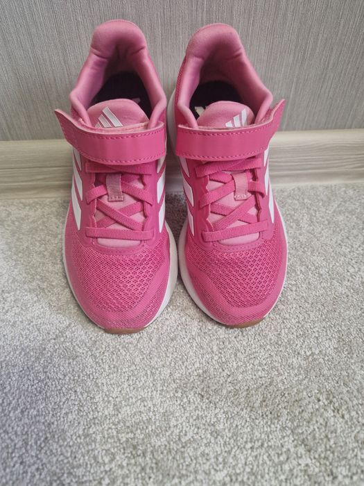 Маратонки Adidas за момиче, номер 30-31