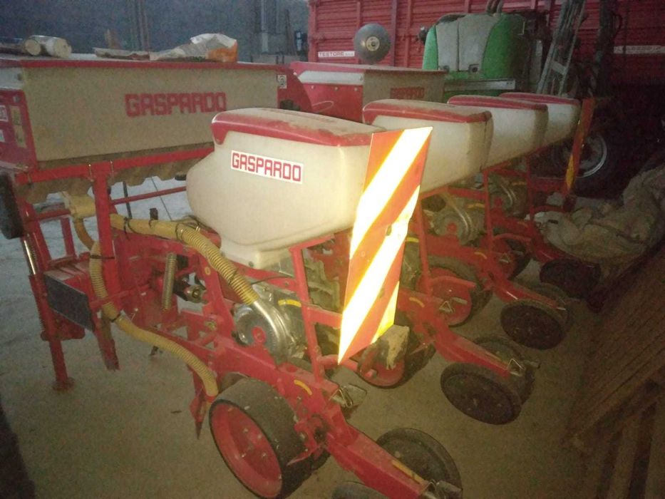 Semănătoare gaspardo pe 4 rande