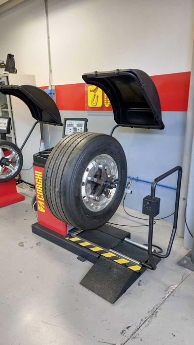 CORGHI - ProLine Truck150  Баланс машина за гуми на товарни автомобили