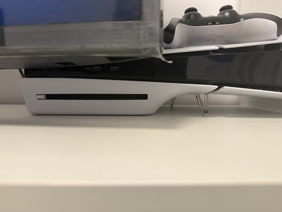 Vand Ps 5 aproape nou folosit foarte putin