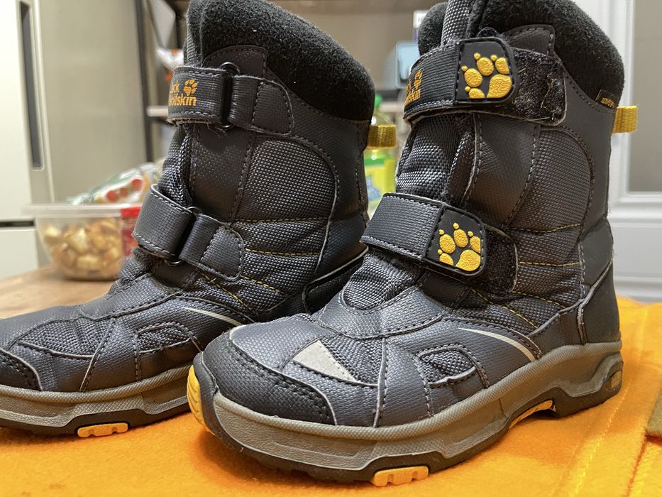 Продам сапожки для мальчика