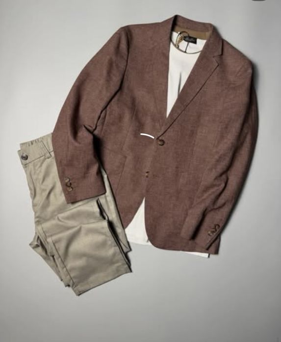 Базарда киім место сатылады