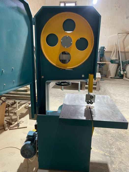 Ленточная пила по дереву