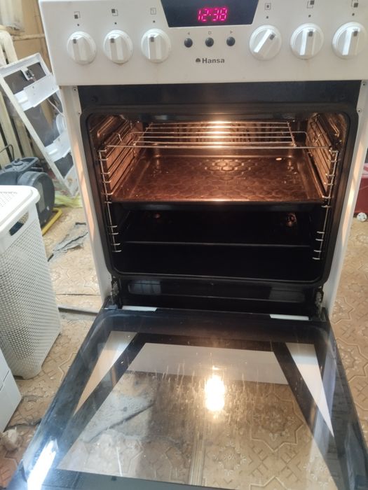 Продам стеклокерамическую плиту Hansa