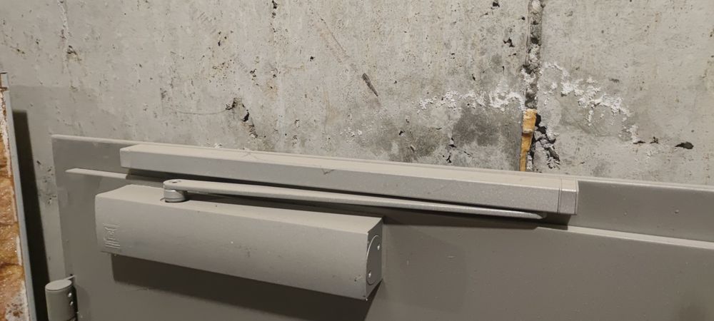 Продавам новa Hörmann Металнa Противопожарна Врата мазета складове