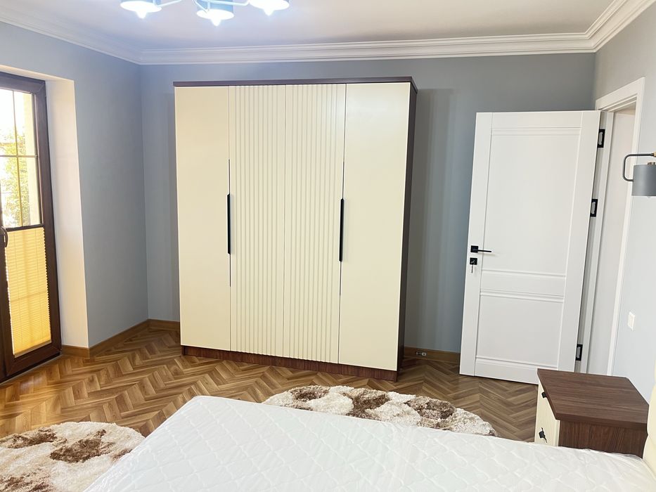 2 х комнатная квартира на 2 этаже . 46- школа. Престижный район.