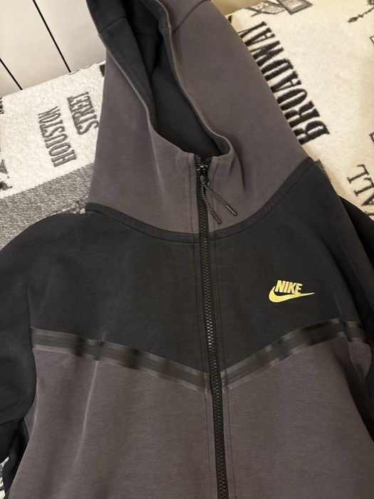 Продавам Nike tech fleece горнище