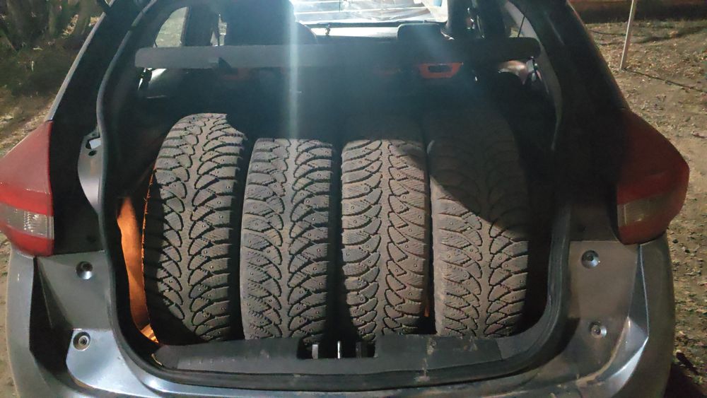 Шины зимние продам