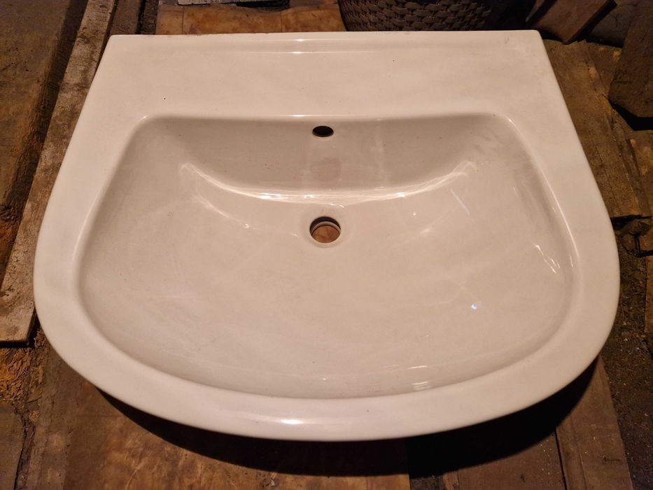 Продавам мивка за баня и клекало за тоалетна