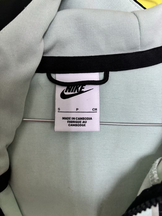 Продавам Nike tech малко ползван