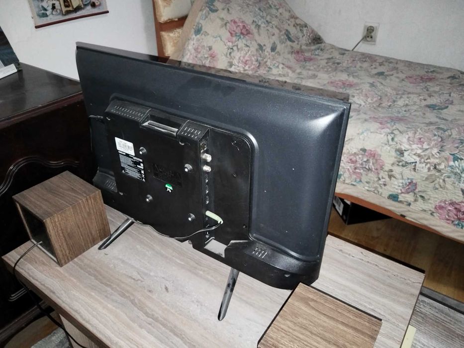 Телевизор Smart TV DEXP 24 диагональ .