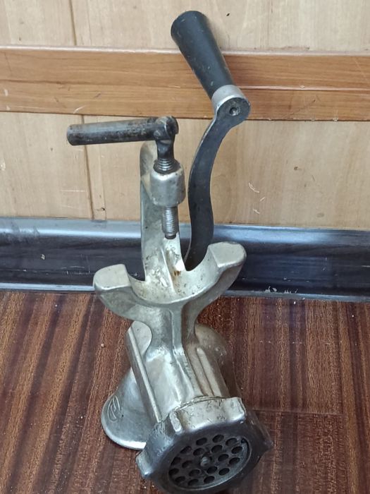 Ручная мясорубка