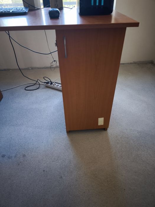 Vand mobilier de birou din PAL 135 x 68 cm