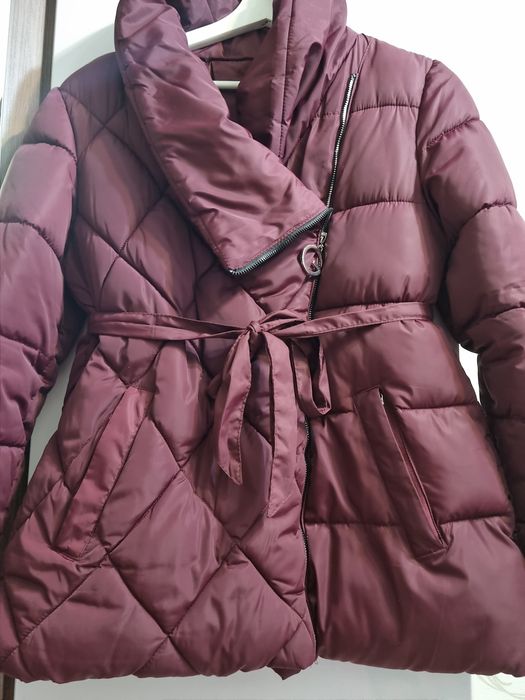 Куртка с поясом бордо