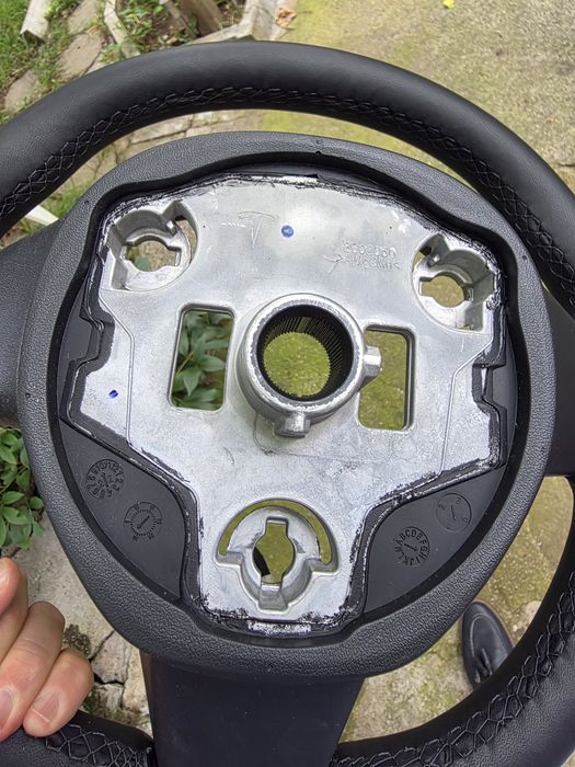 Волан за Тесла Модел 3 Tesla model 3 steering wheel