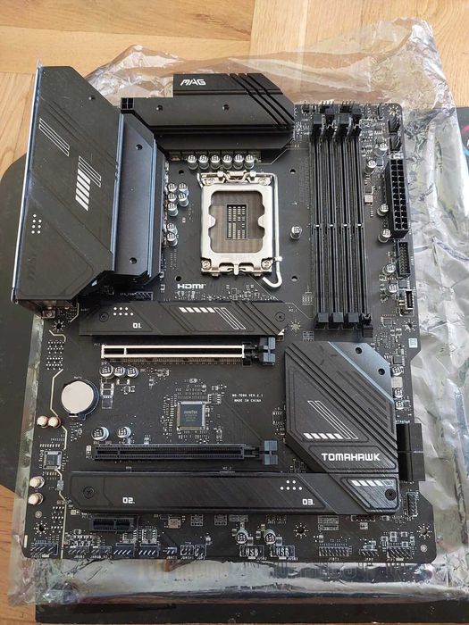 Intel Core i7 13700KF + MSI B760 Tomahawk Wi-Fi DDR5