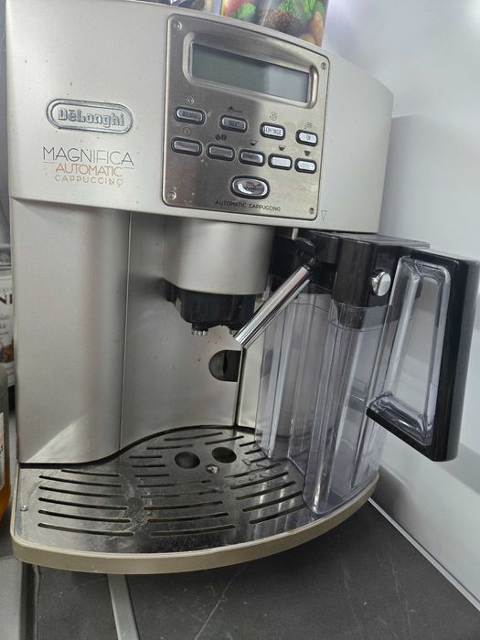 Delonghi Magnifica робот