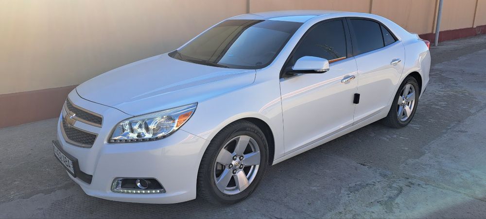 Малибу 1 2013 год Цвет белый жемчуг Пробег 83000 км Краска 100% Шумка