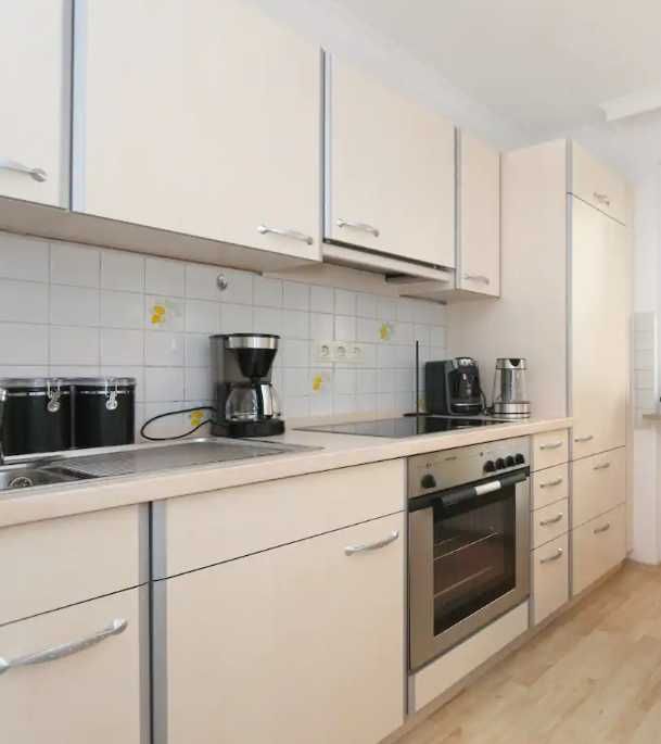 Дава се под наем Четиристаен апартамент в Пловдив, Център - 101 кв.м за 330 € - Снимка #2