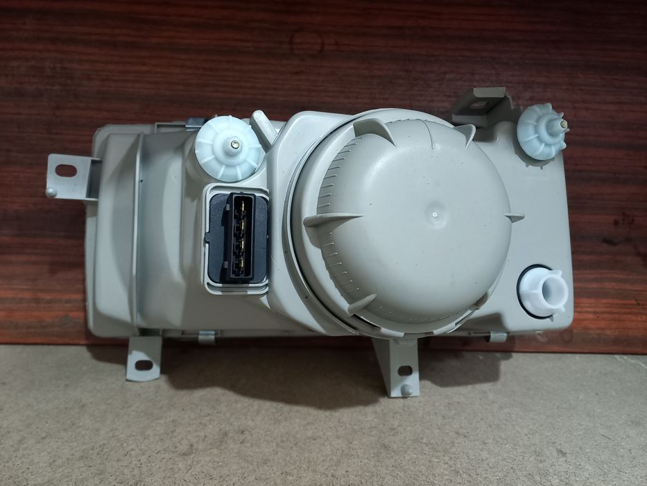 Фары на VW Vento