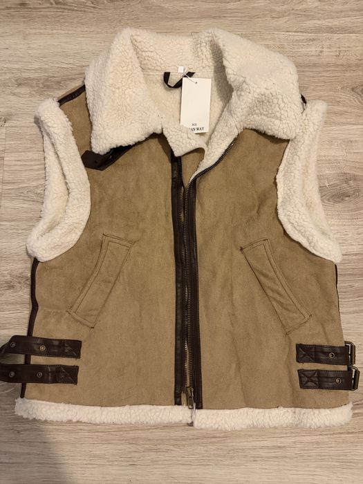 Дамски стилeн кафяв елек