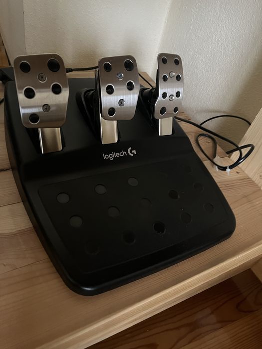 Logitech g920 волан плюс педали КАТО НОВИ