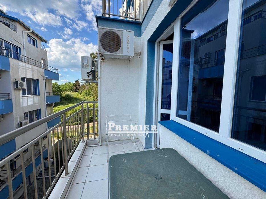 Просторно студио на първа линия в Поморие - 53990 EUR