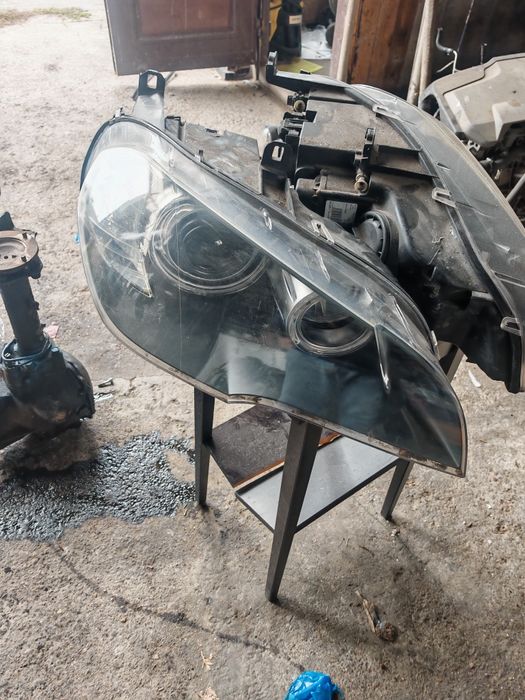 Far bmw e70 model cu lupa