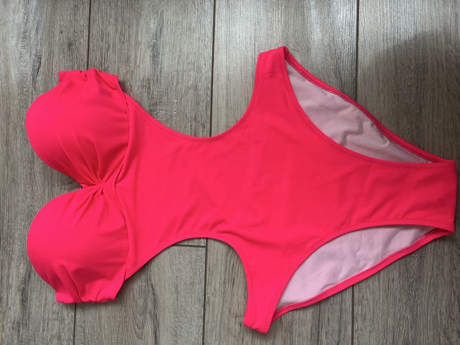 Цял бански с чашка