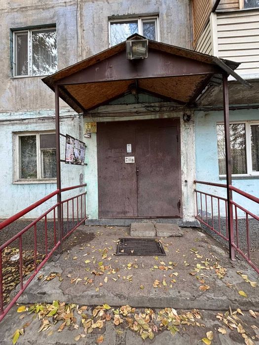 продается 3 комн Квартира в центре майкудука
