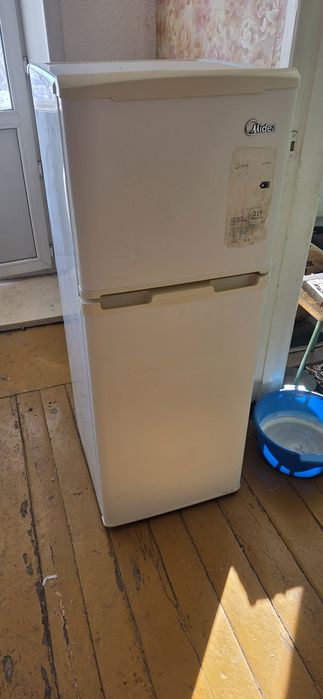 Продам Холодильник б/у фирмы "Midea"