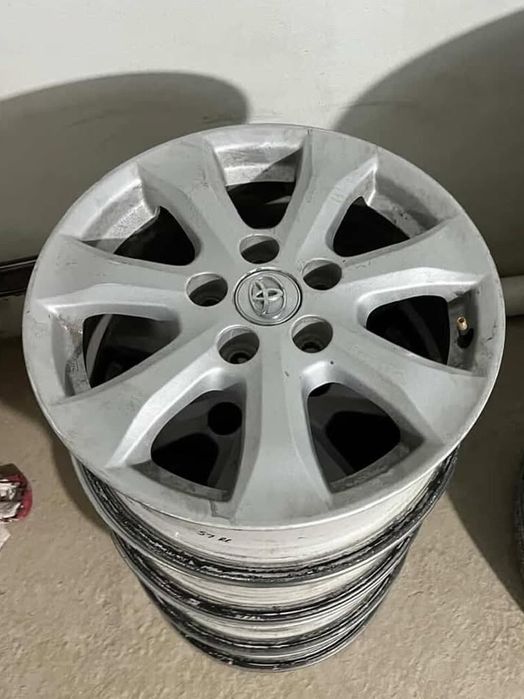 Оригинальные диски R-16 Toyota Camry PCD-5/114.3