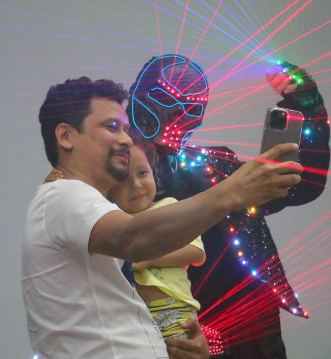 Лазерное шоу для ДЕТЕЙ и ВЗРОСЛЫХ от ФЕНИКС / ведущие, кейтеринг, фото