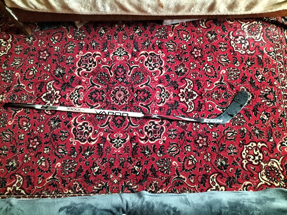 Продам клюшку  цена 30000тг торг уместен