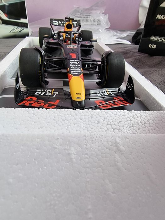 Red bull rb19 qatar 2023 Max Verstappen World Champion F1  minichamps