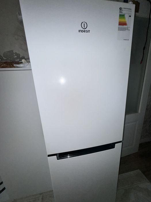 Холодильник Indesit