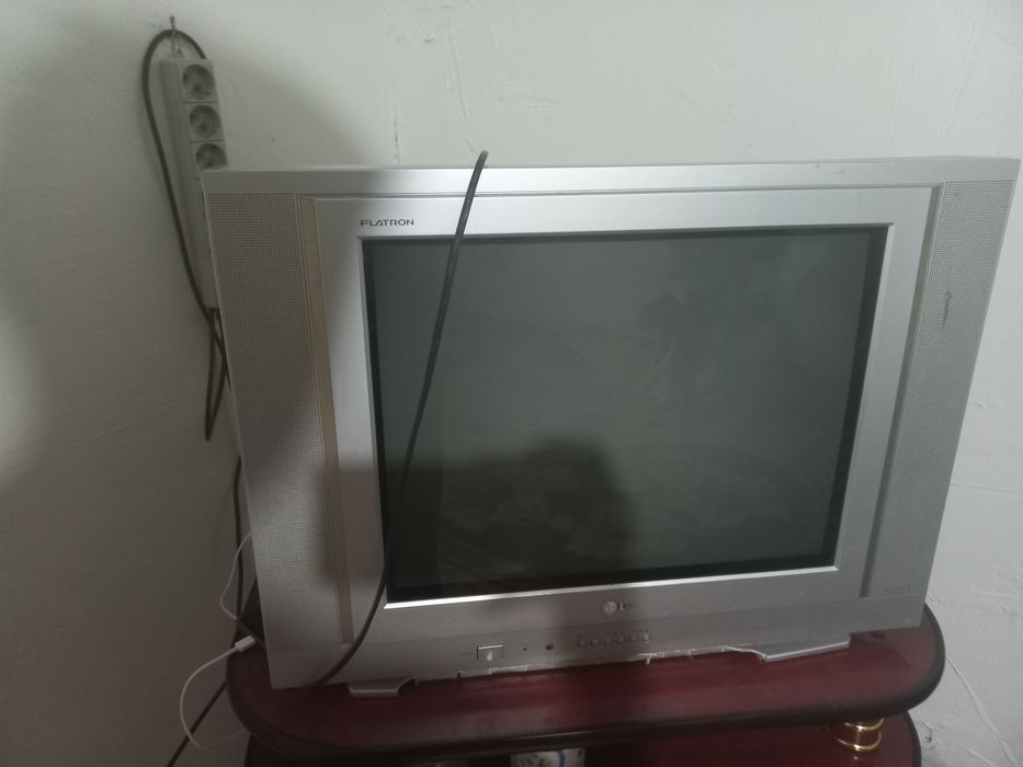 Продам старый телевизор LG