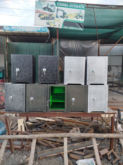 Сейф калин лисдан килинган размер 50х36х28 краска лари део